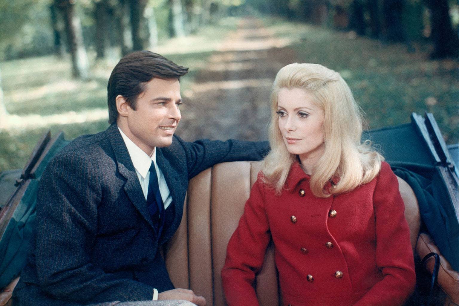 Catherine Deneuve w stroju Yvesa Saint Laurenta, „Piękność dnia”, 1967 r. (Fot. © Paris Film/Five Film/Kobal/REX/Shutterstock)