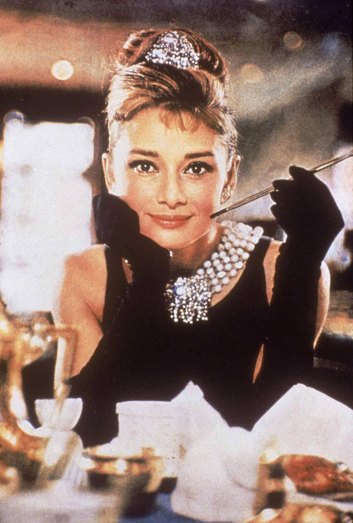 Audrey Hepburn w sukni Givenchy in Breakfast at Tiffanys, „Śniadanie u Tiffany’ego” 1961r. (Fot. © Silver Screen Collection/Getty Images)